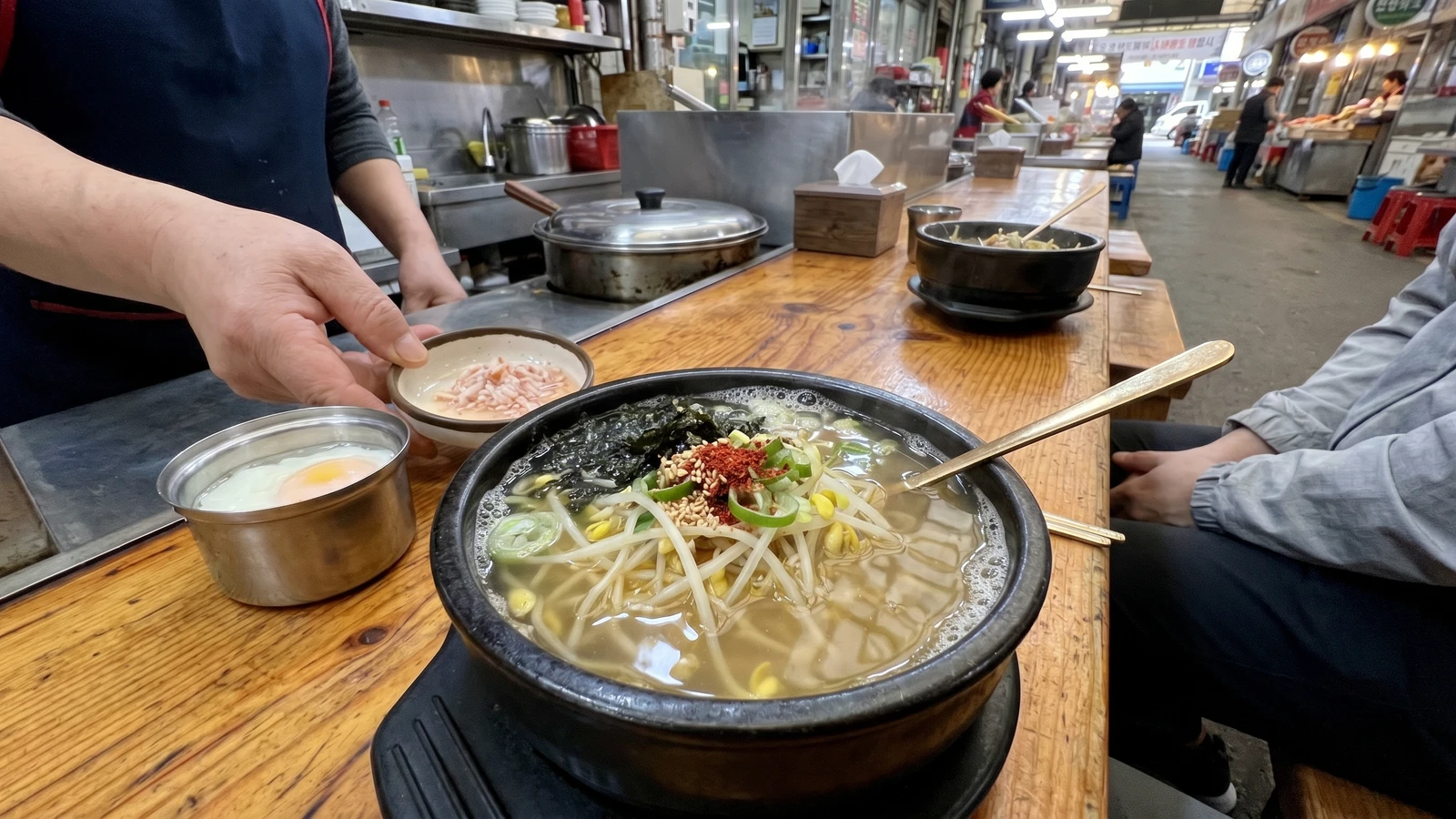 Kongnamul-gukbap (Jeonju Bean Sprout Rice Soup)