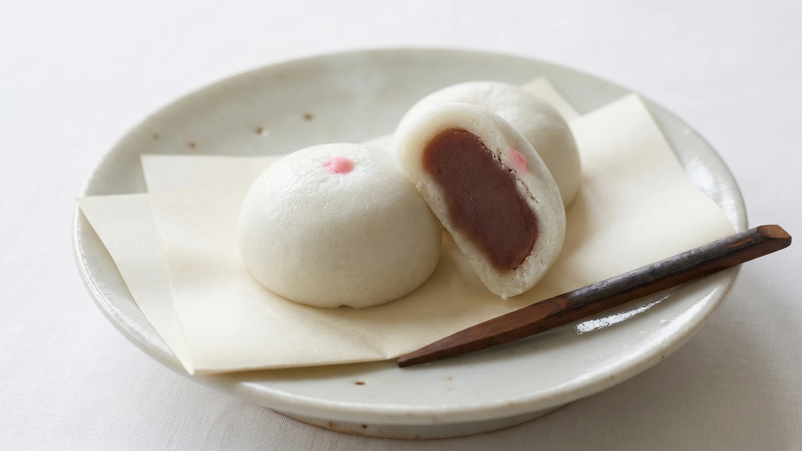 Jōyo Manjū (薯蕷饅頭, steamed yam buns)