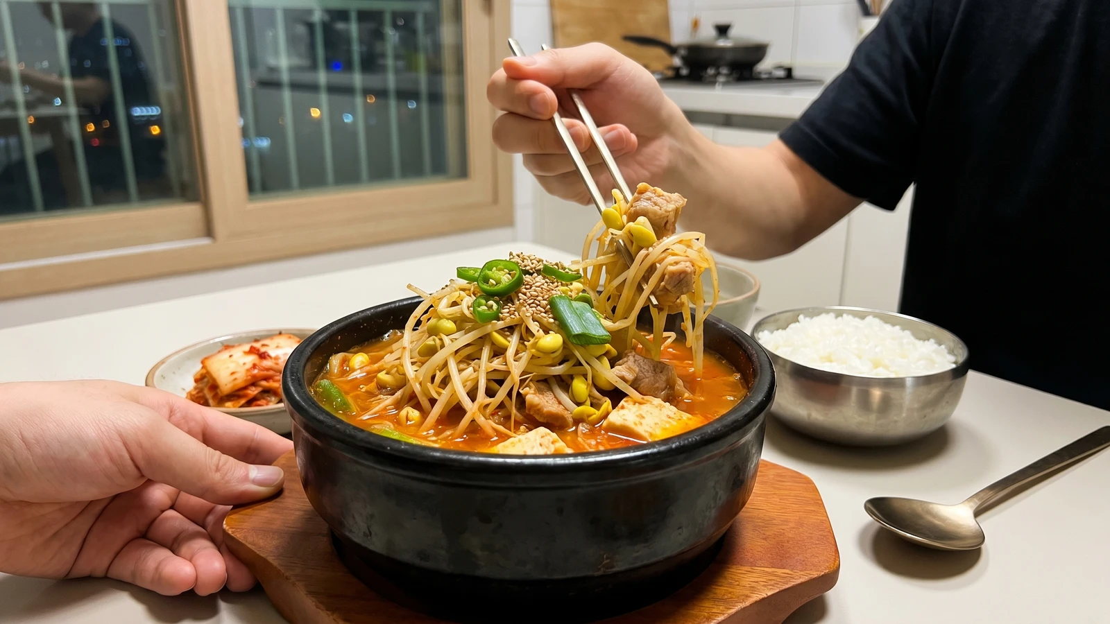 Kongnamul-jjigae (Soybean Sprout Stew)