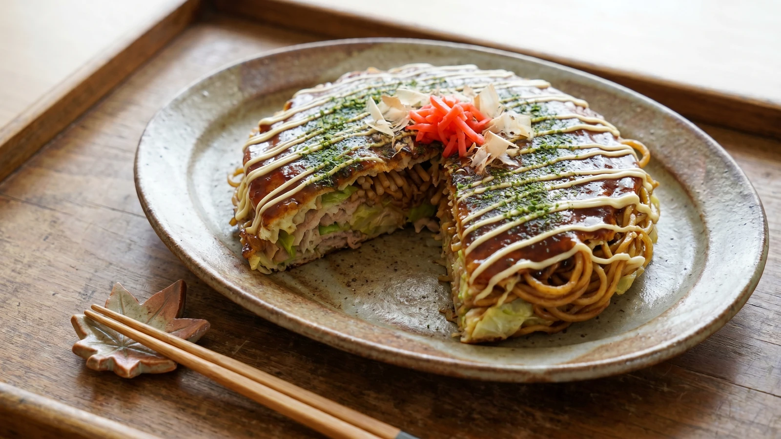 Modan-yaki (モダン焼き, okonomiyaki with noodles)