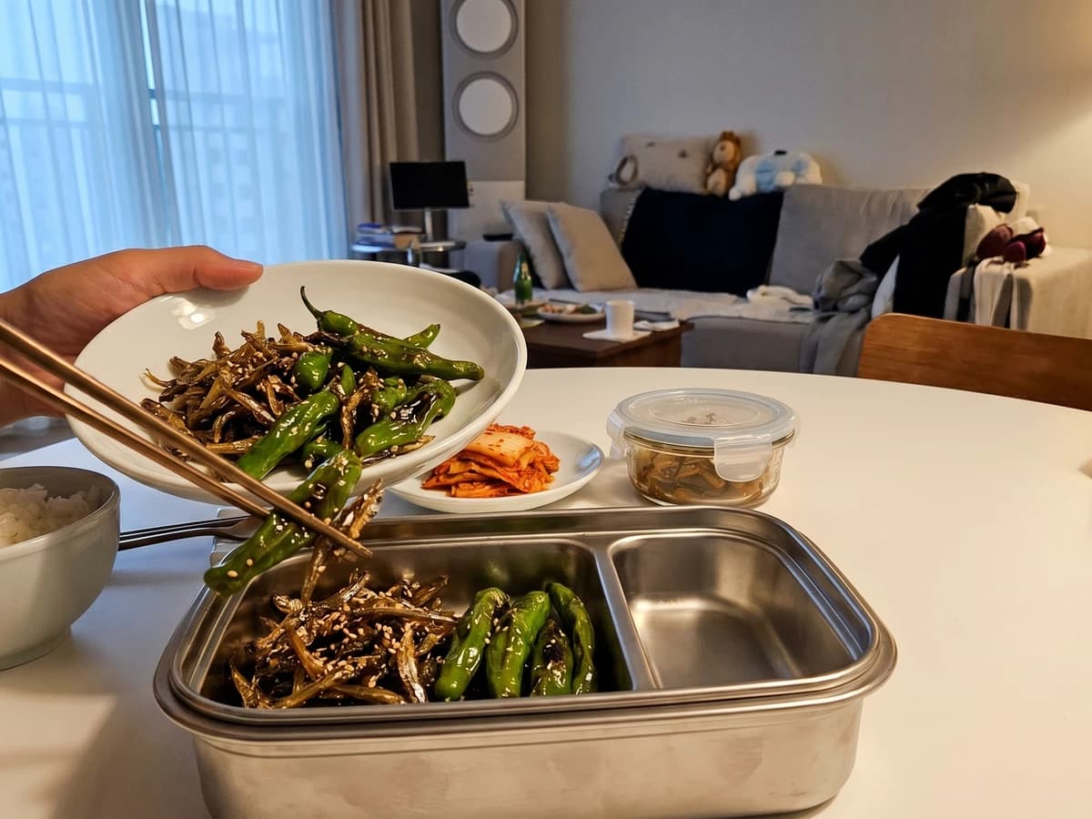 Kkwarigochu-myeolchi-bokkeum (꽈리고추멸치볶음, Shishito Anchovy Stir-Fry) - Chef Jeong-sun