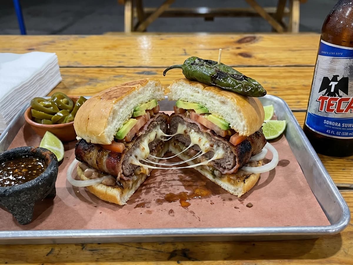 Hamburguesa Estilo Sonora - Chef Lupita