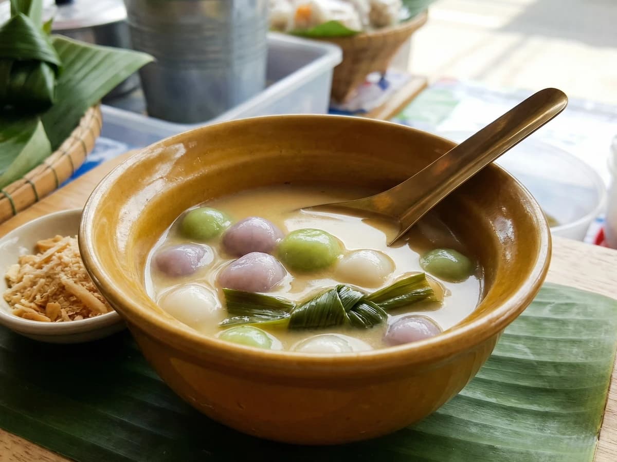 Sticky Rice Dumplings in Coconut Cream (Bua Loi)