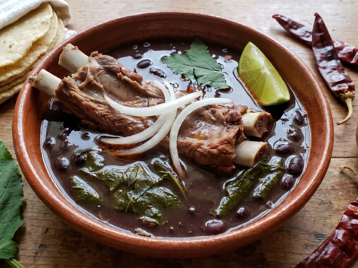 Frijoles con Espinazo y Hierba Santa - Chef Lupita