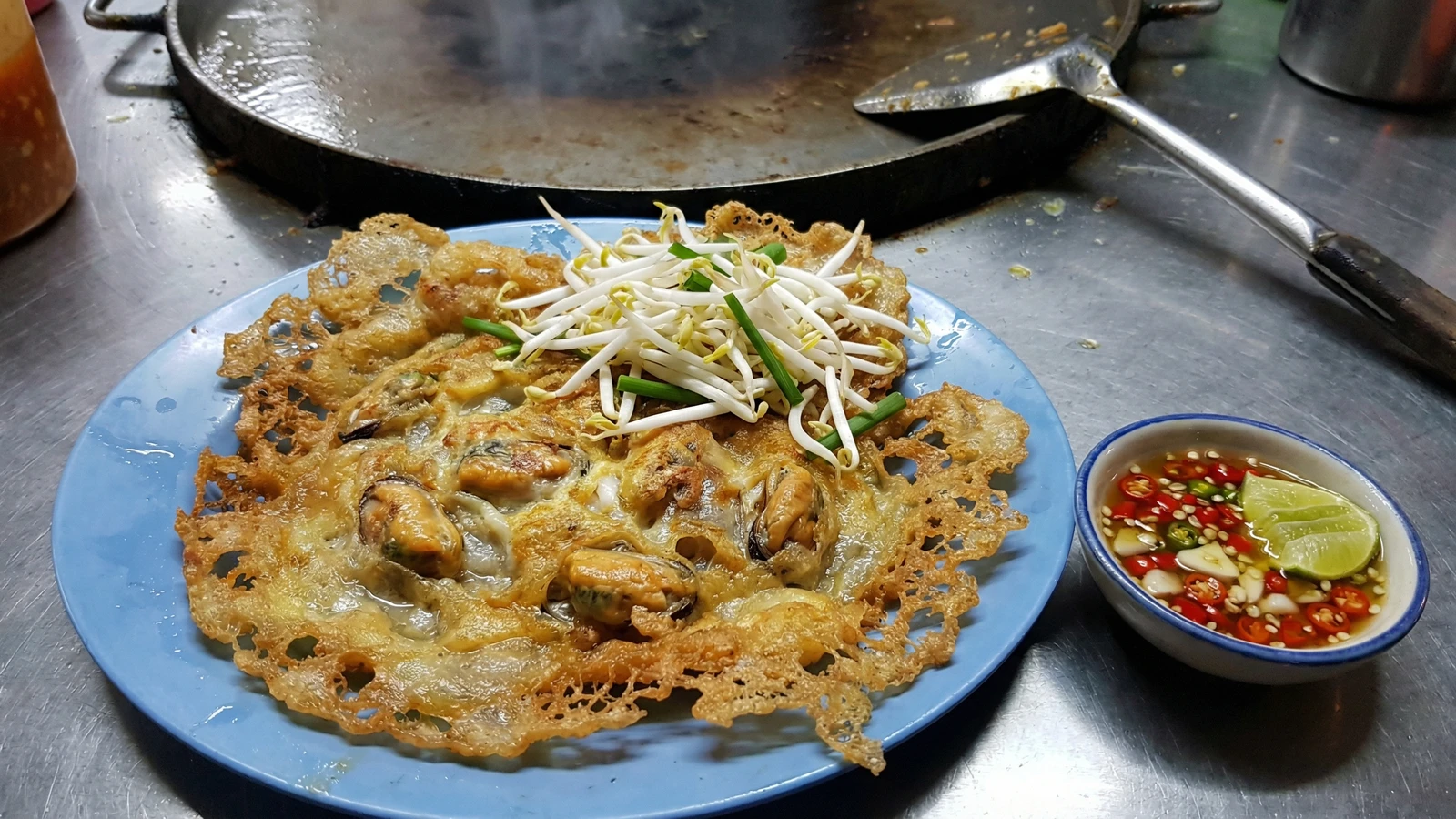 Crispy Mussel Omelet (Hoy Tod)