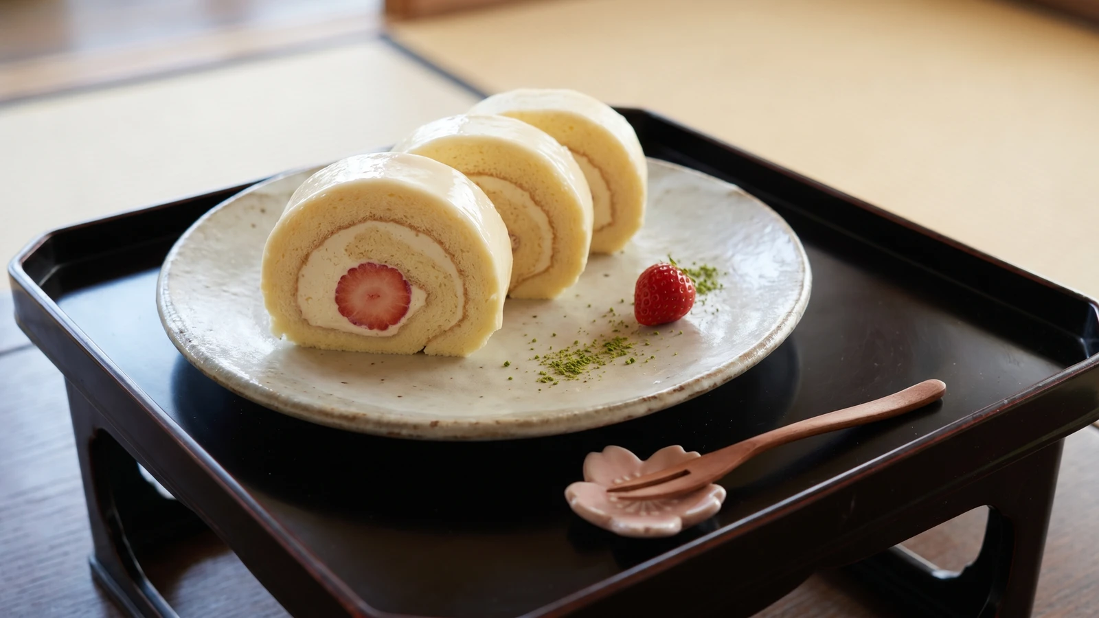 Roll Cake (ロールケーキ, Rōru Kēki)