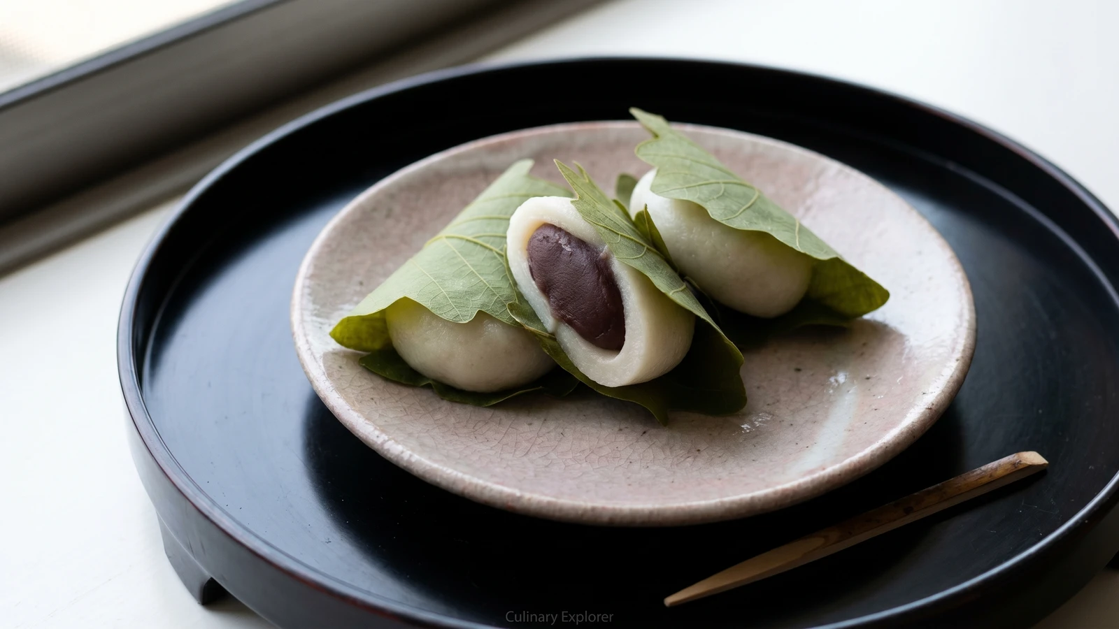 Oak Leaf Mochi (柏餅, Kashiwamochi)
