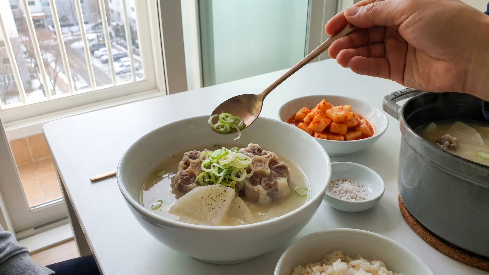 Kkori-gomtang (Oxtail Soup)
