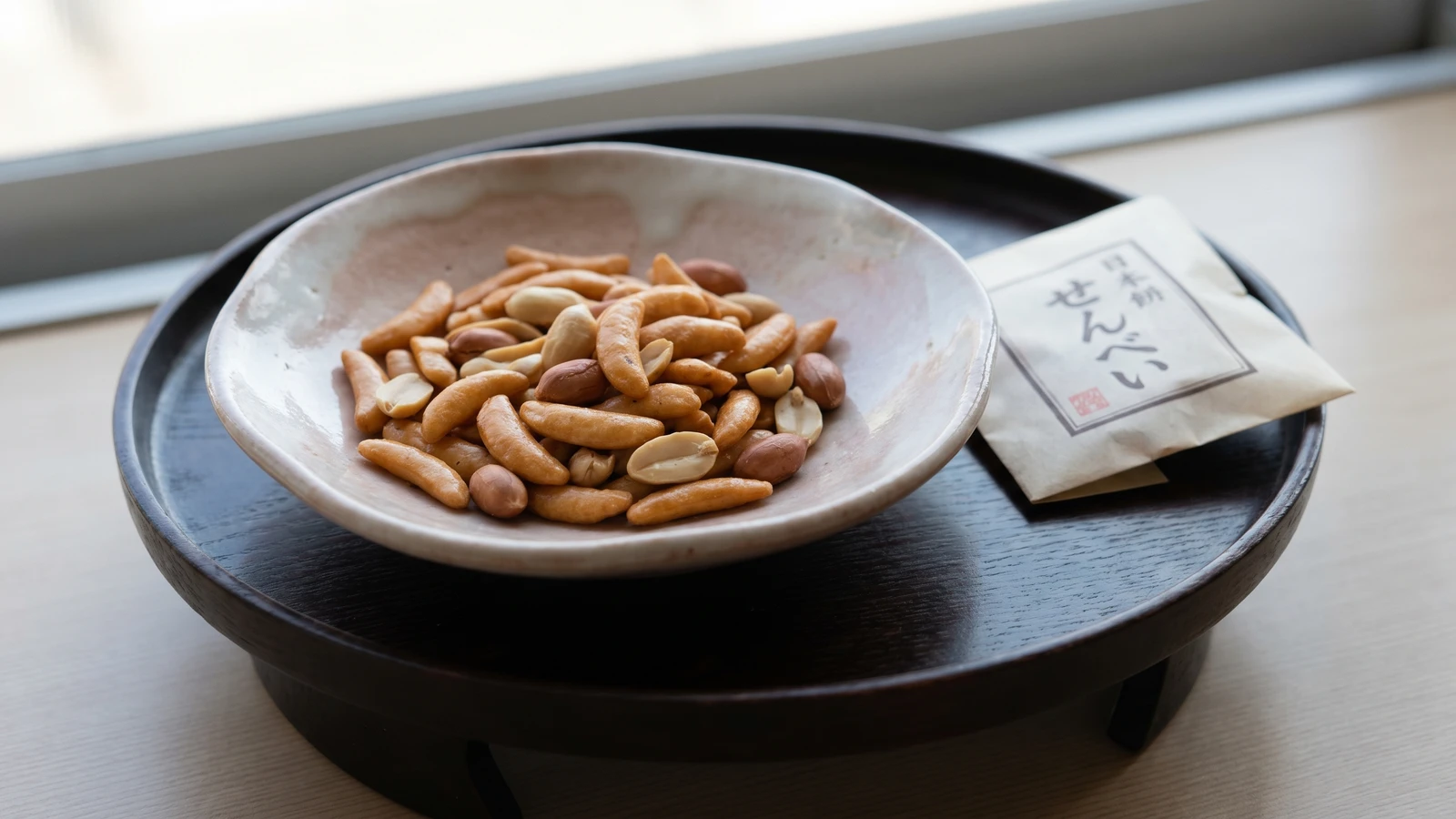 Kaki-pī (柿ピー, spicy rice crackers with peanuts)