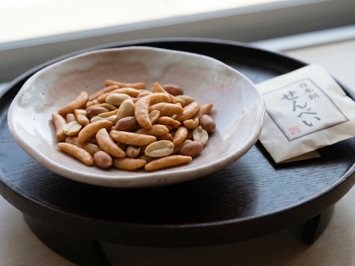 Kaki-pī (柿ピー, spicy rice crackers with peanuts) - Chef Takumi