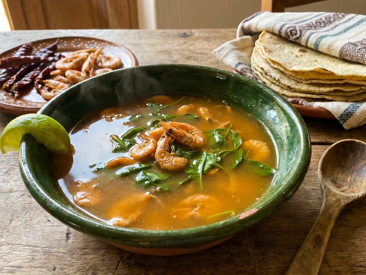 Caldo de Camarón con Chepil - Chef Lupita