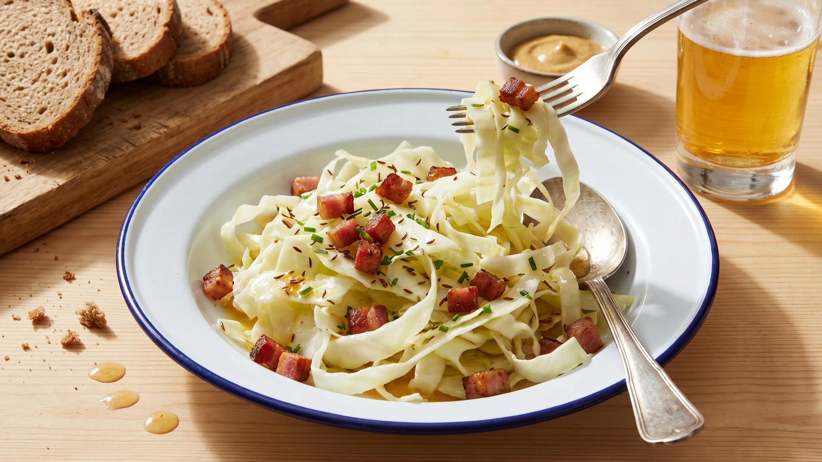 Bayerischer Krautsalat mit Speck