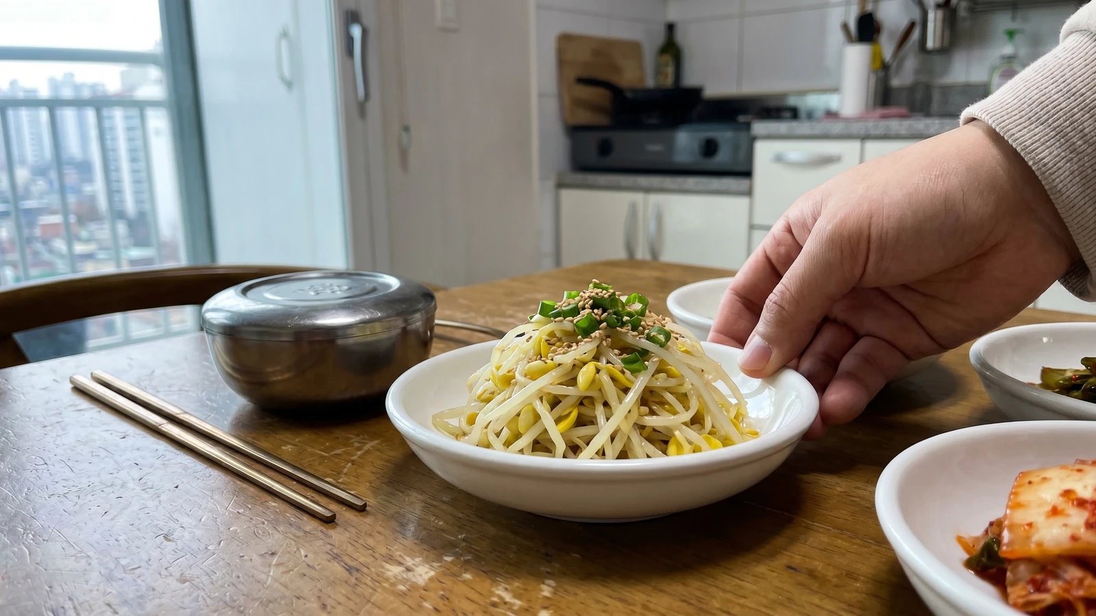 Kongnamul-muchim (Seasoned Soybean Sprouts)