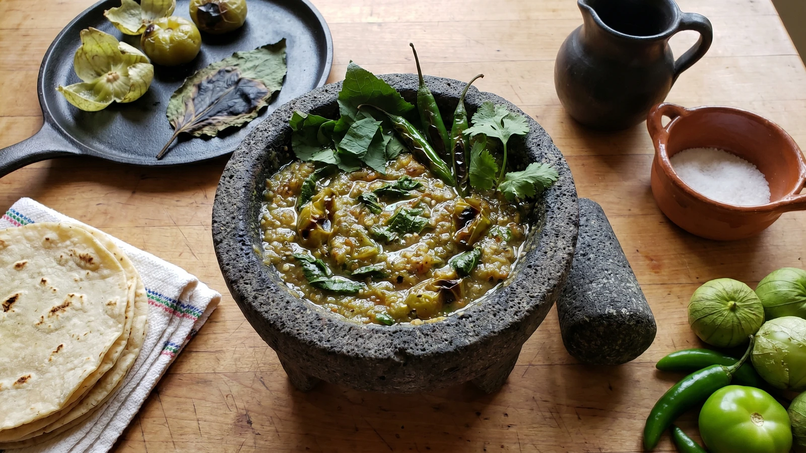 Salsa Verde Oaxaqueña con Hoja Santa