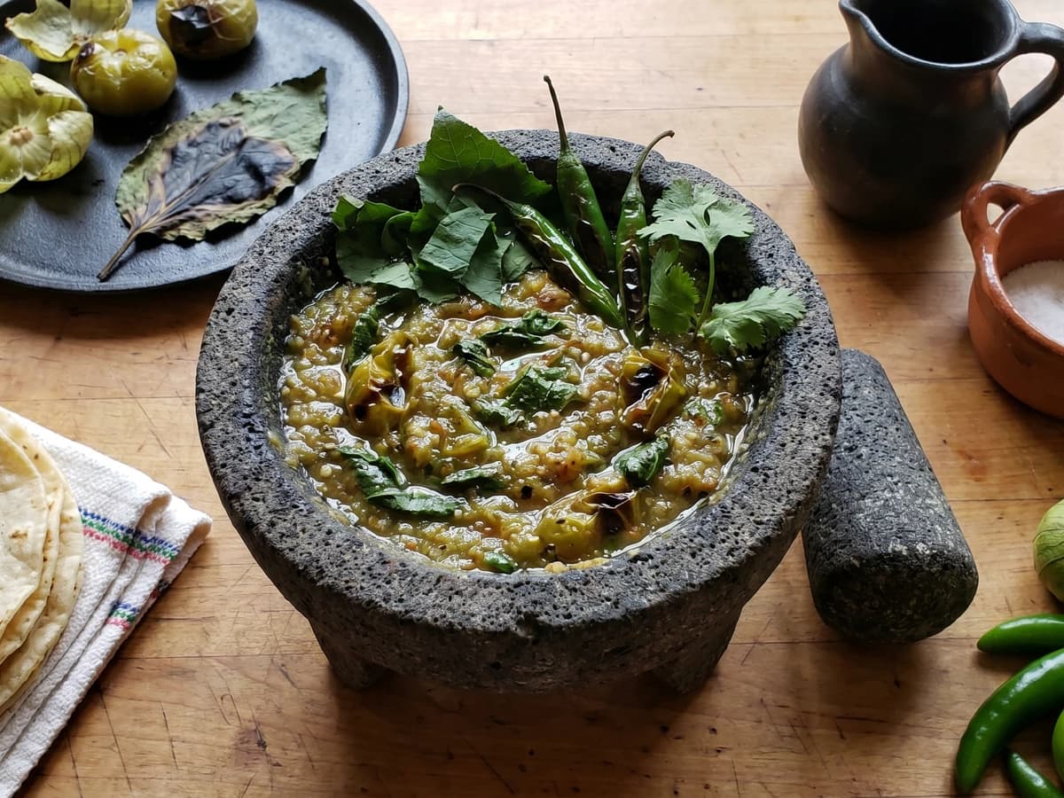 Salsa Verde Oaxaqueña con Hoja Santa - Chef Lupita