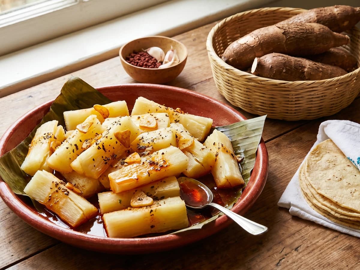 Yuca Sancochada con Mojo de Ajo Veracruzano - Chef Lupita
